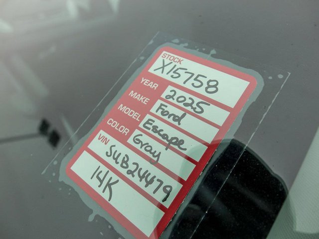 Certified 2025 Ford Escape Platinum AWD/4WD image 33