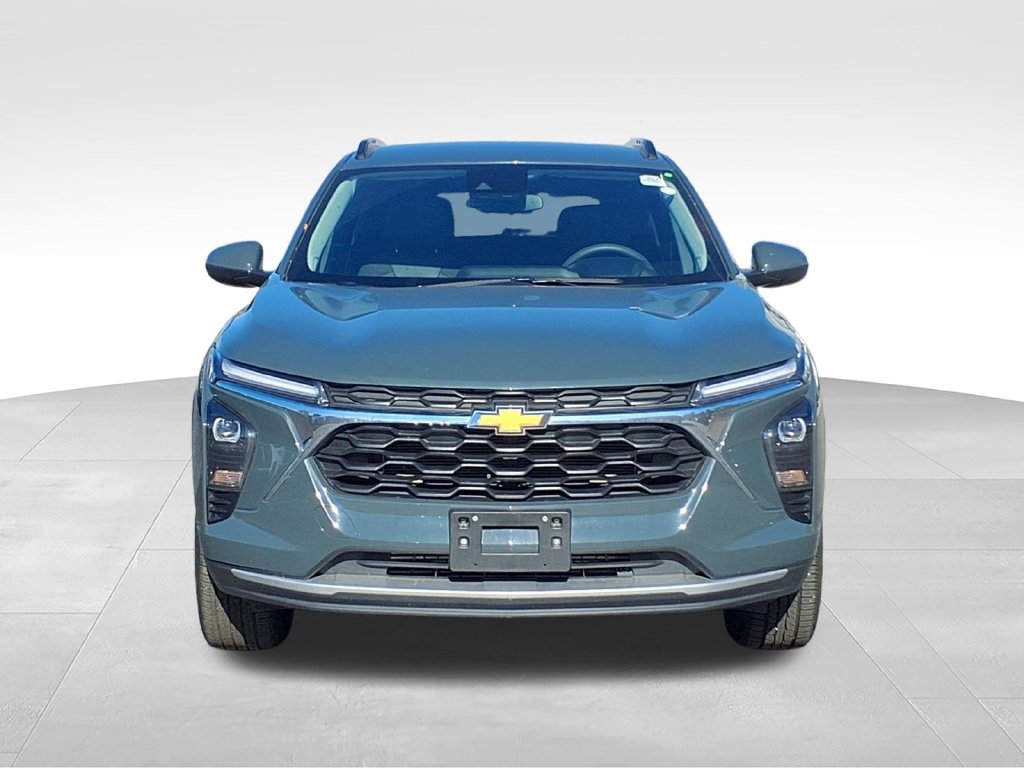 Used 2025 Chevrolet Trax LT FWD image 10