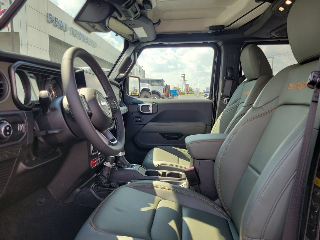 Used 2025 Jeep Gladiator Mojave w/ Convenience Group AWD/4WD image 18