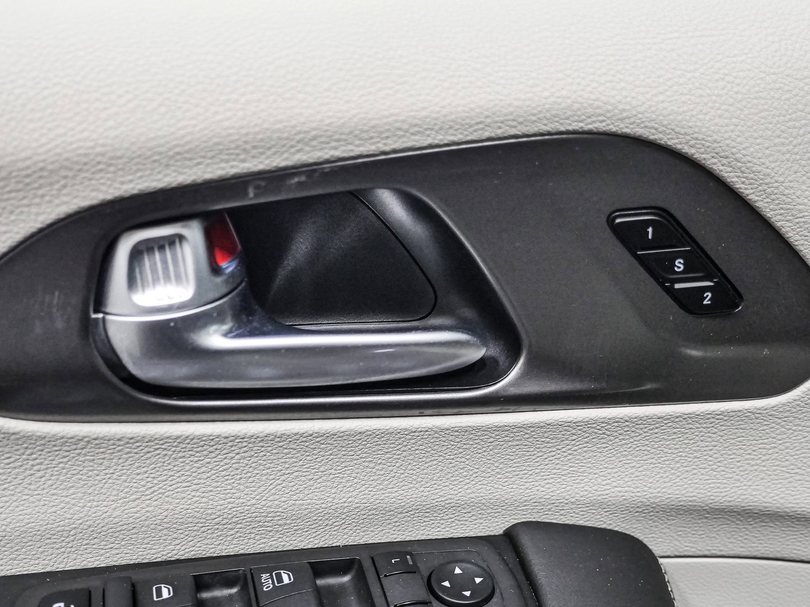 Used 2024 Chrysler Pacifica Touring-L image 20