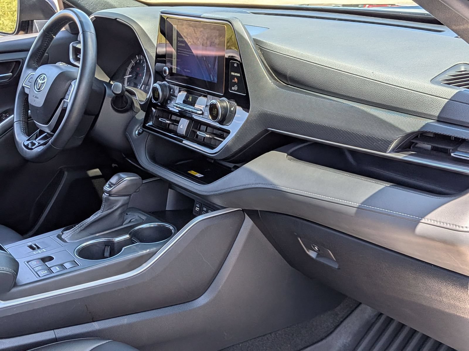 Used 2023 Toyota Highlander XSE FWD image 28