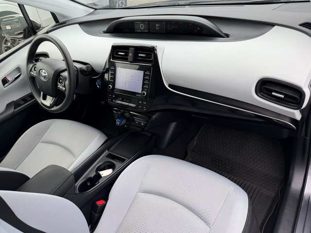 Used 2022 Toyota Prius LE FWD image 30