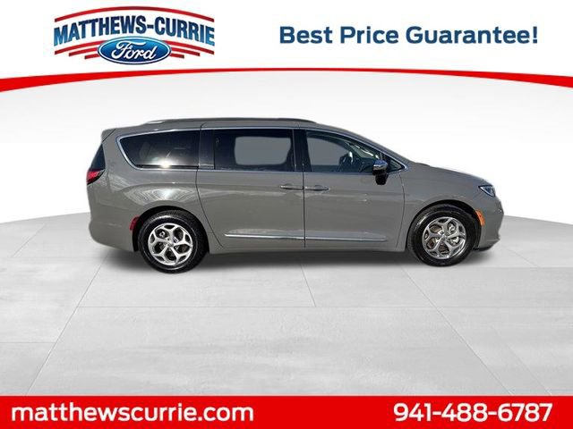 Used 2023 Chrysler Pacifica Limited image 5
