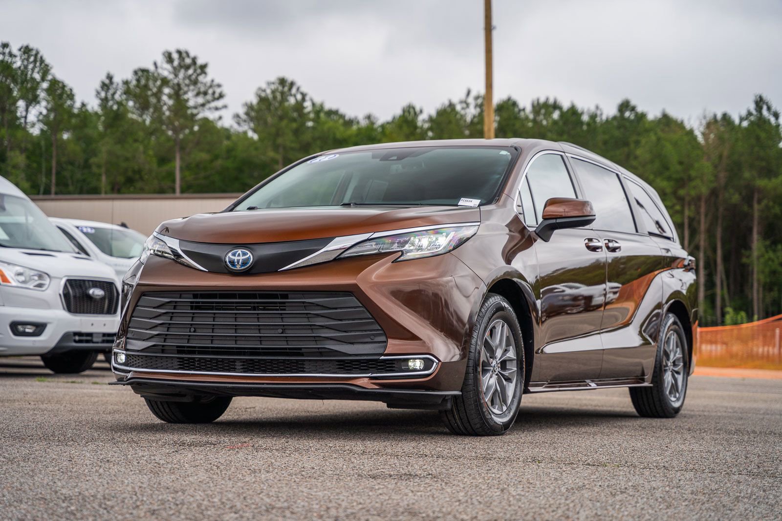 Used 2022 Toyota Sienna XLE FWD image 3
