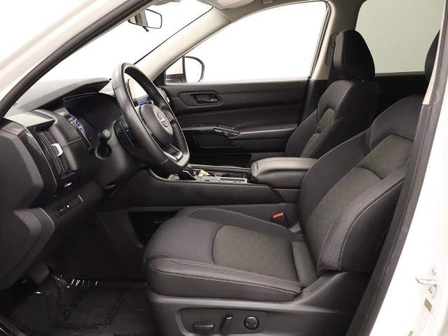 Used 2024 Nissan Pathfinder SV FWD image 33