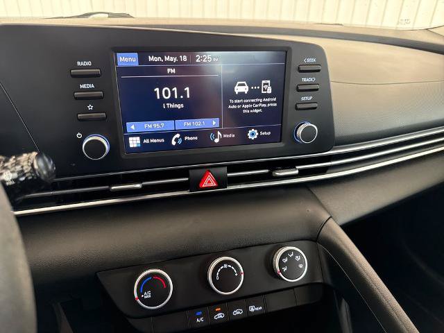 Used 2025 Hyundai Elantra SE FWD image 4