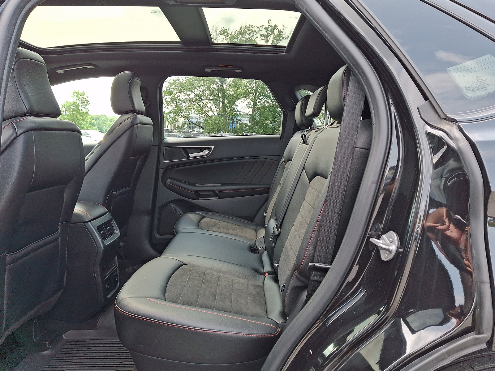 Certified 2023 Ford Edge ST-Line w/ Class II Trailer Tow Package AWD/4WD image 10