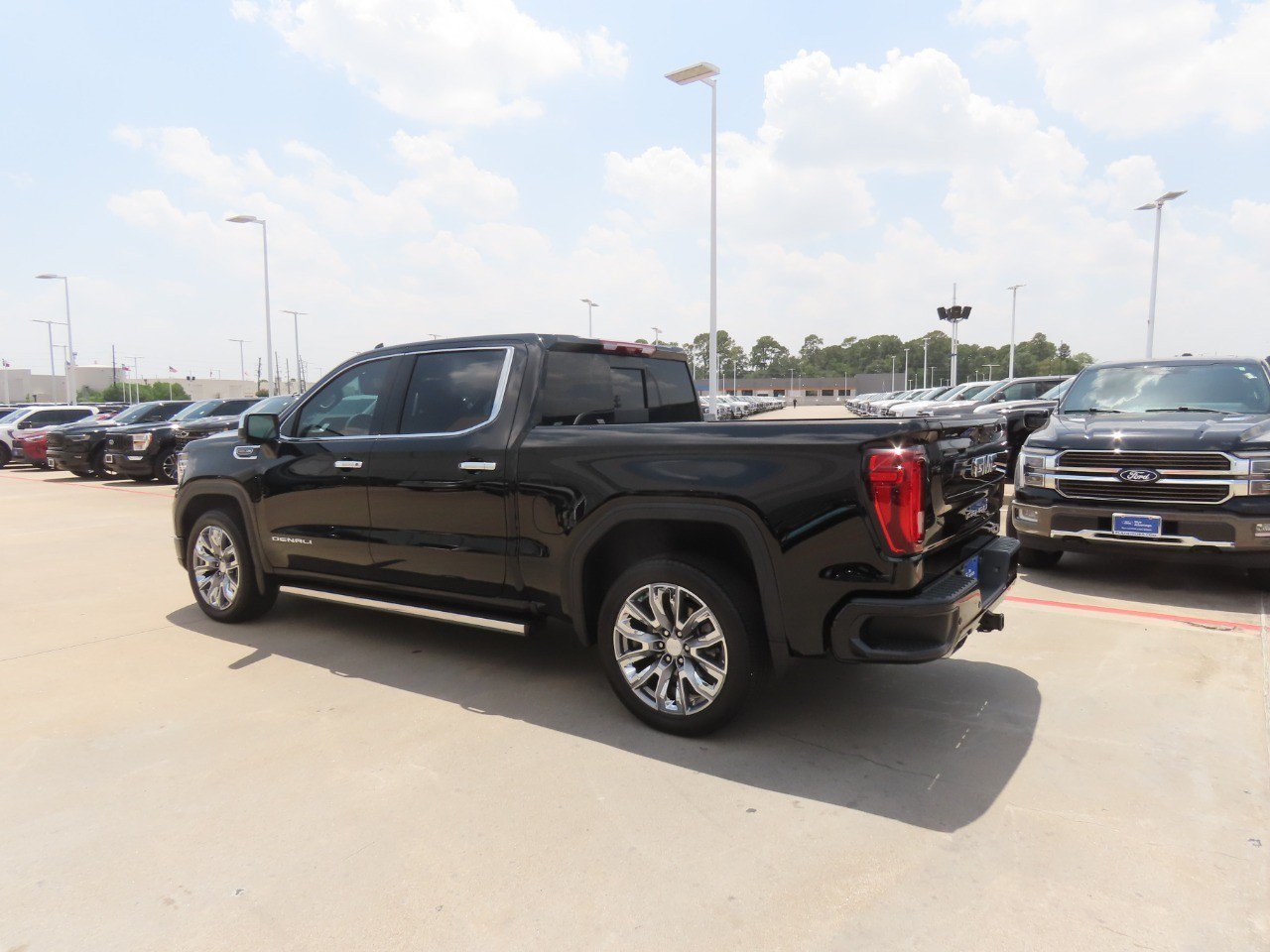 Used 2025 GMC Sierra 1500 Denali w/ Denali Reserve Package AWD/4WD image 14