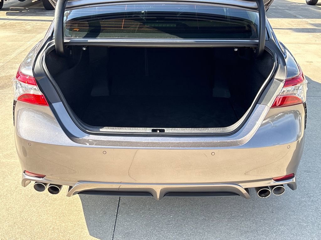 Used 2018 Toyota Camry XSE image 29