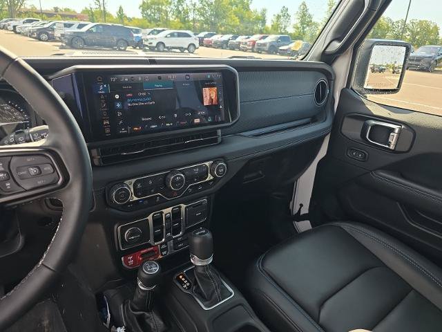 Used 2025 Jeep Wrangler Unlimited Rubicon 4xe AWD/4WD image 17