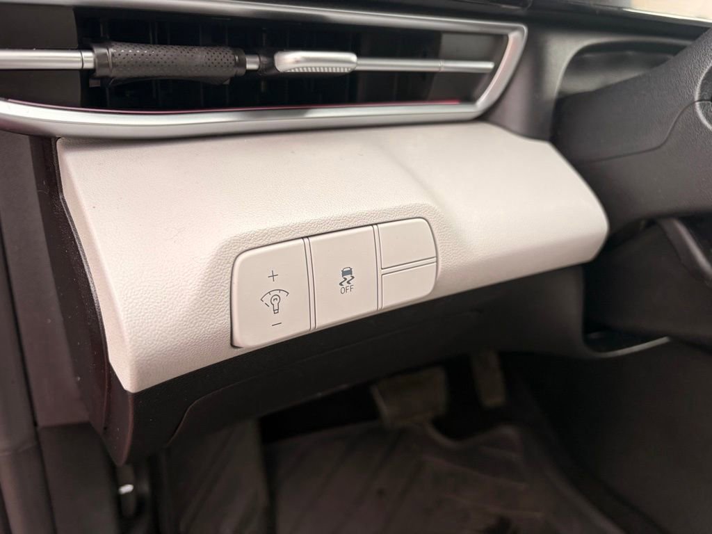 Used 2025 Hyundai Elantra Limited w/ Cargo Package image 17