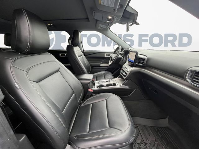Certified 2022 Ford Explorer XLT w/ Equipment Group 202A AWD/4WD image 17