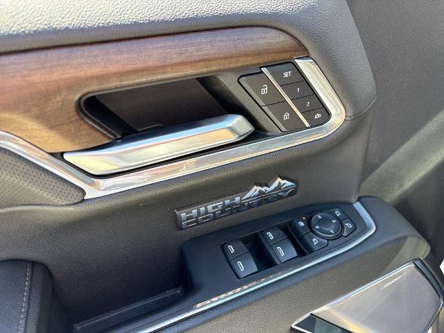 Used 2023 Chevrolet Silverado 1500 High Country w/ High Country Premium Package image 17