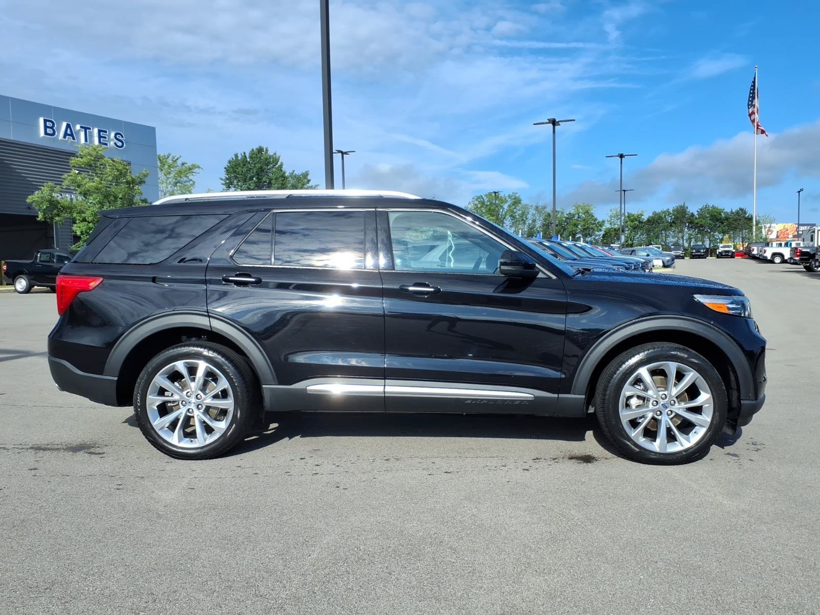 Certified 2023 Ford Explorer Platinum w/ Technology Package AWD/4WD image 2
