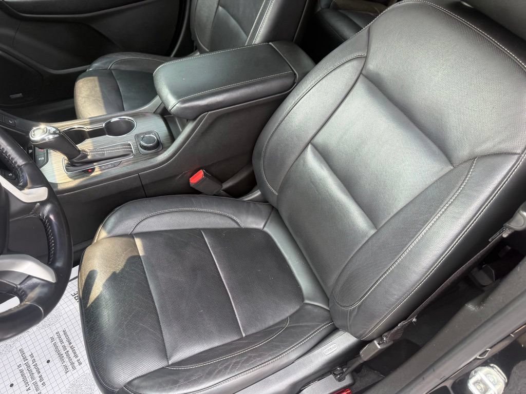 Used 2019 GMC Acadia SLT w/ LPO, Floor Liner Package AWD/4WD image 21