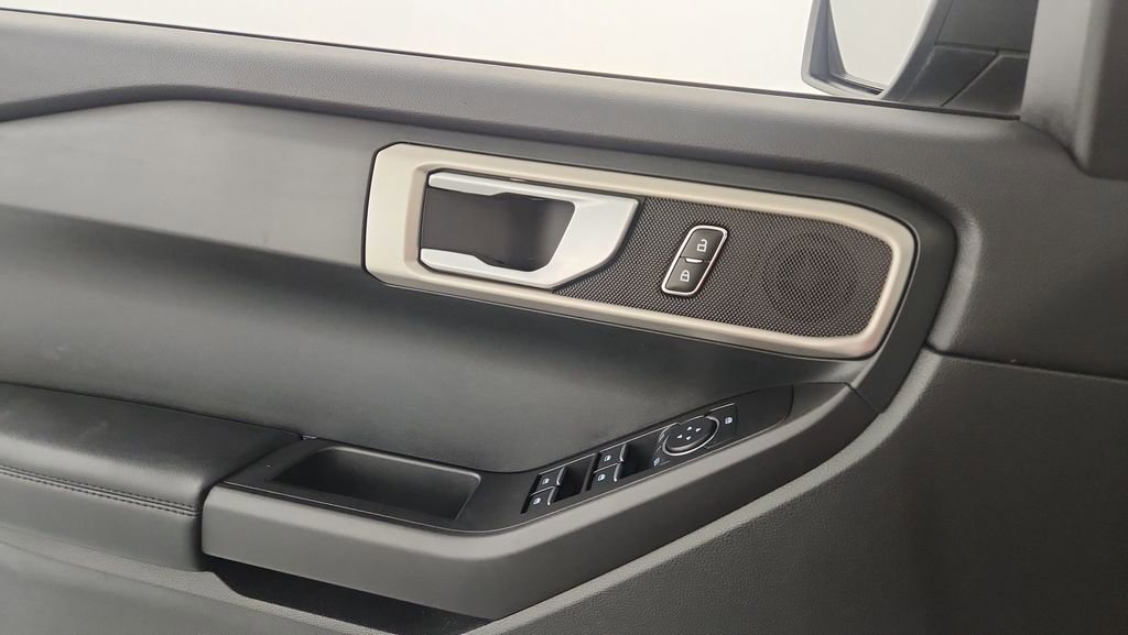 Certified 2023 Ford Explorer XLT image 16