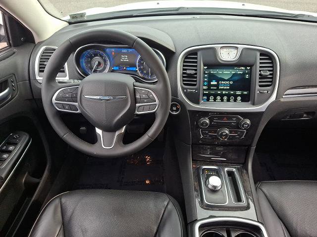 Used 2023 Chrysler 300 Touring L w/ Comfort Group image 11