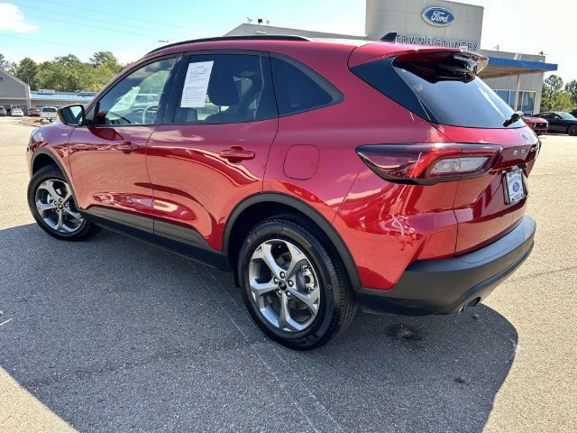 Certified 2025 Ford Escape ST-Line Select AWD/4WD image 8