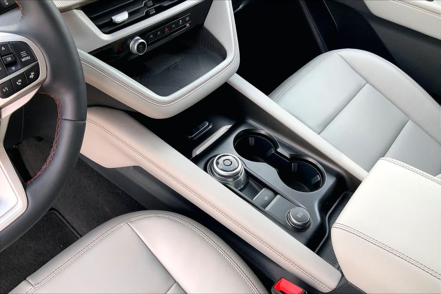 Certified 2025 Ford Explorer Active w/ Active Comfort Package RWD image 17