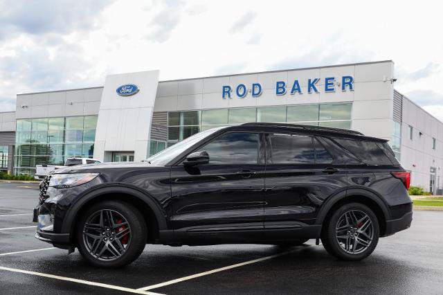 Certified 2025 Ford Explorer ST AWD/4WD image 3
