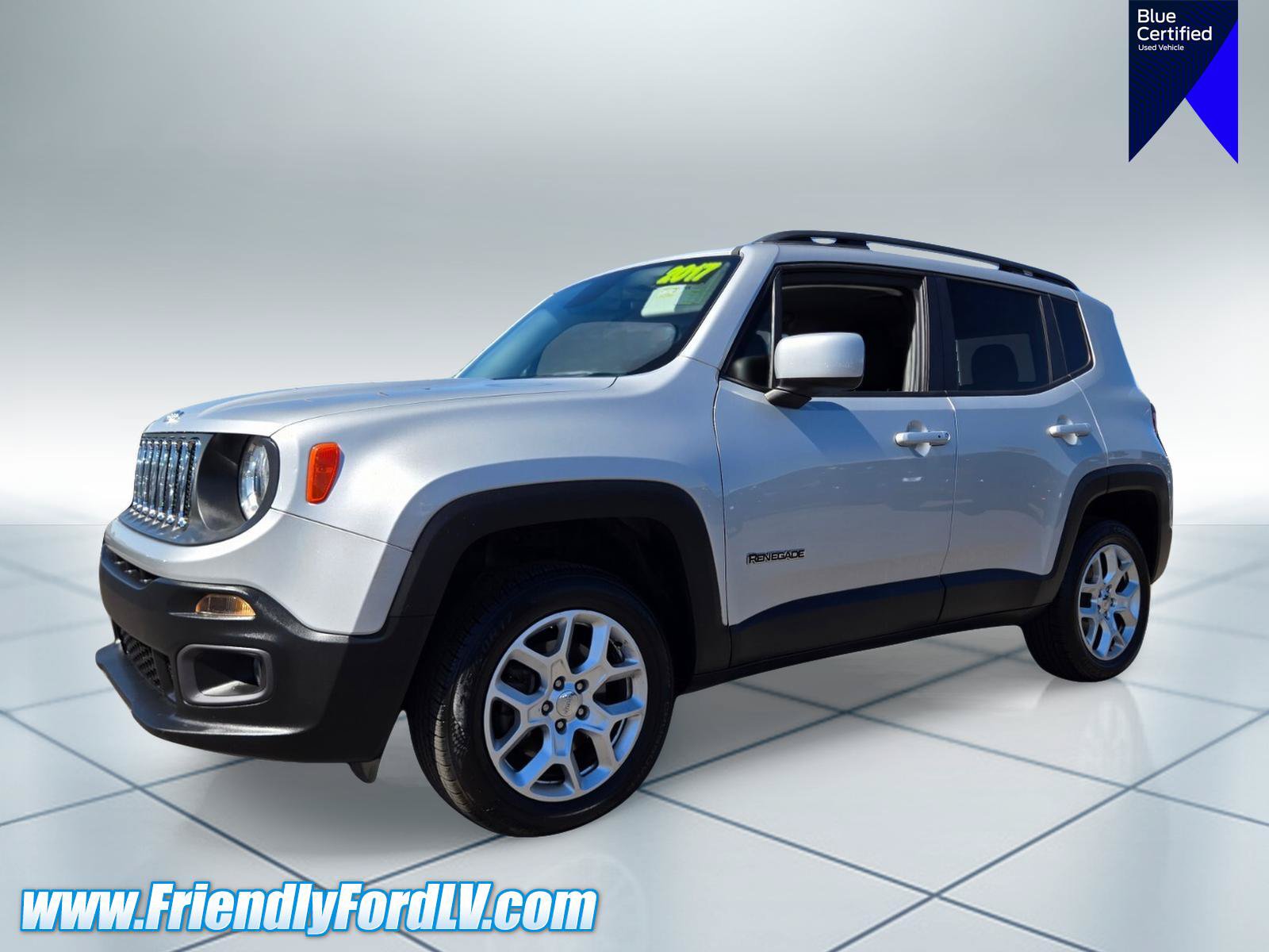 Used 2017 Jeep Renegade Latitude AWD/4WD image 3