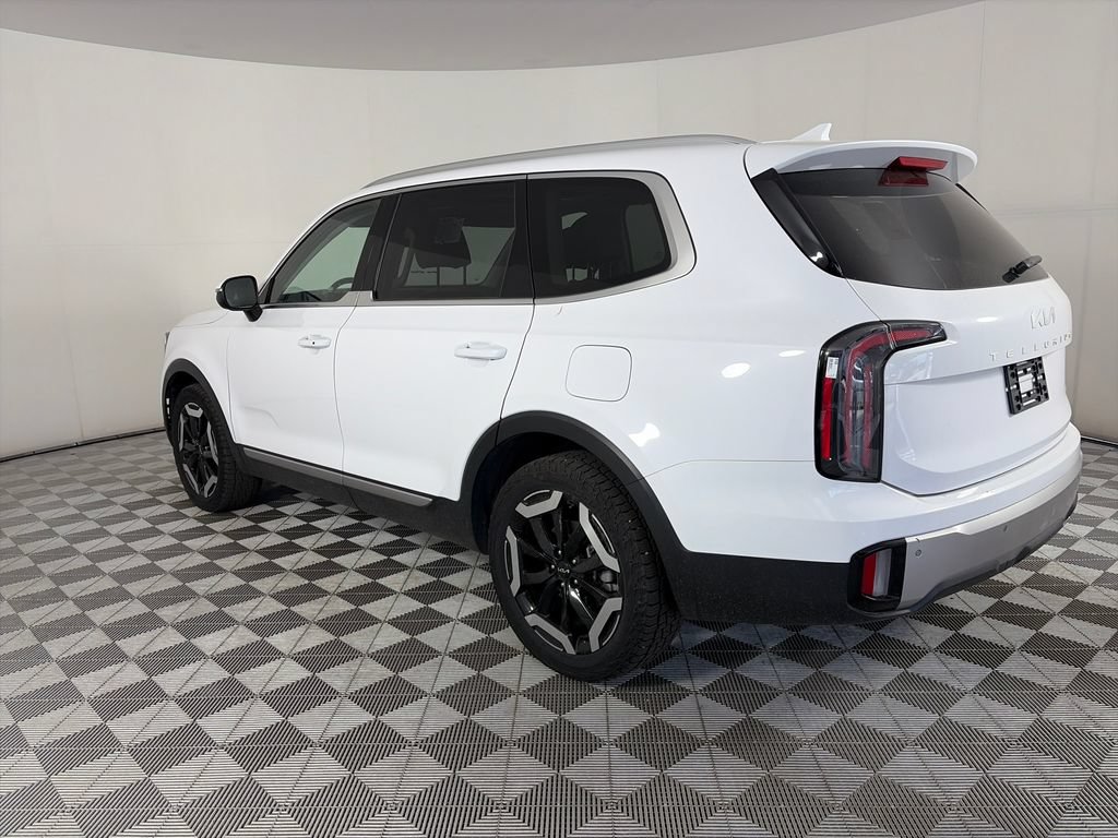 Used 2023 Kia Telluride EX w/ EX Captain's Chair Package AWD/4WD image 5