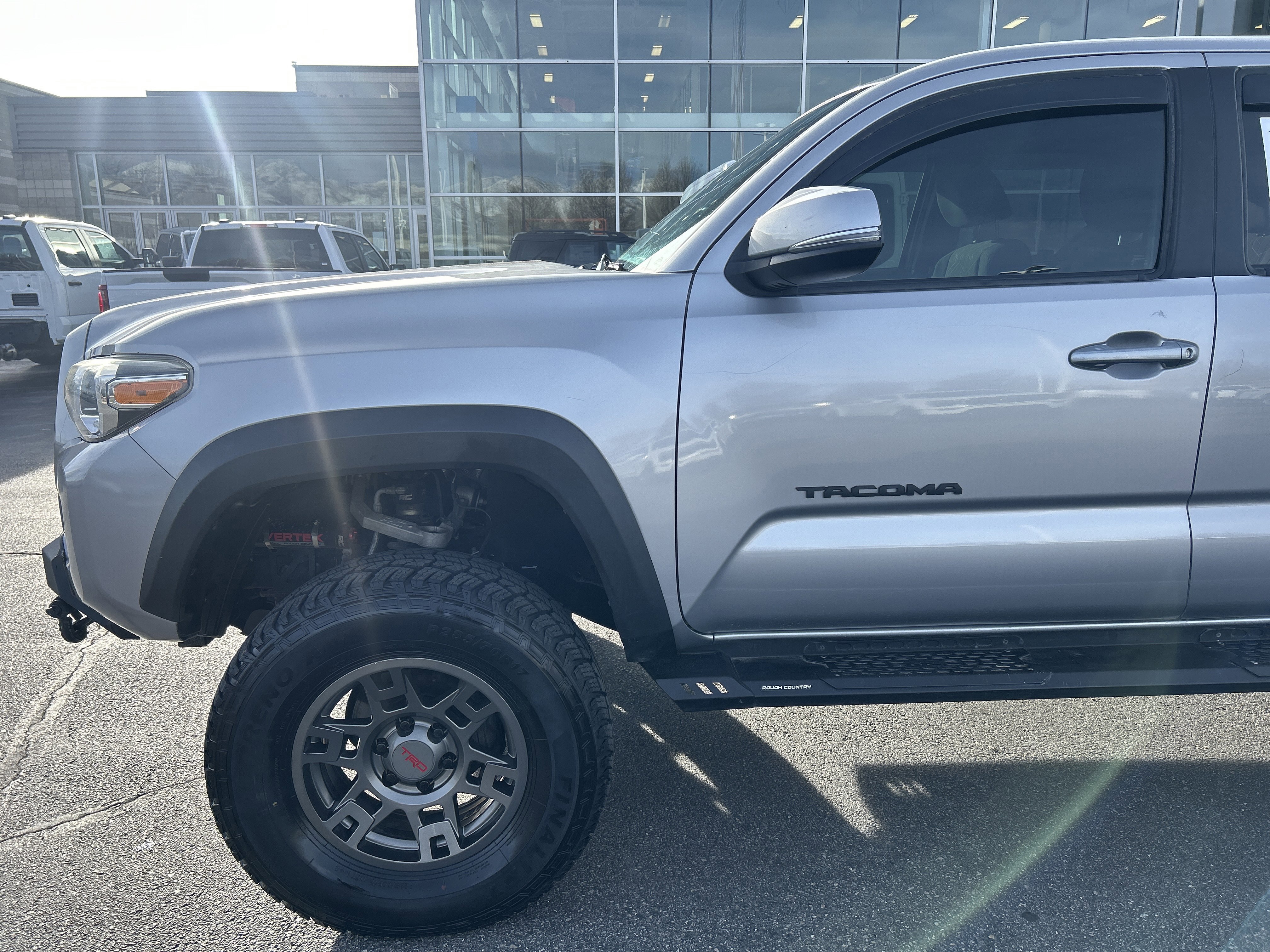 Used 2018 Toyota Tacoma TRD Off-Road image 19