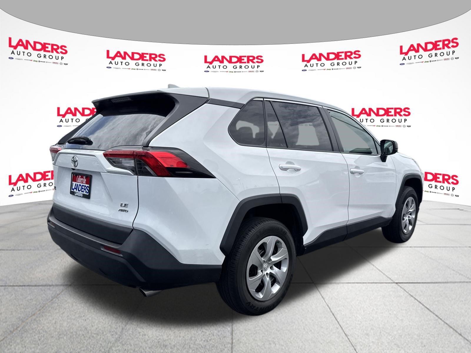 Used 2023 Toyota RAV4 LE AWD/4WD image 3