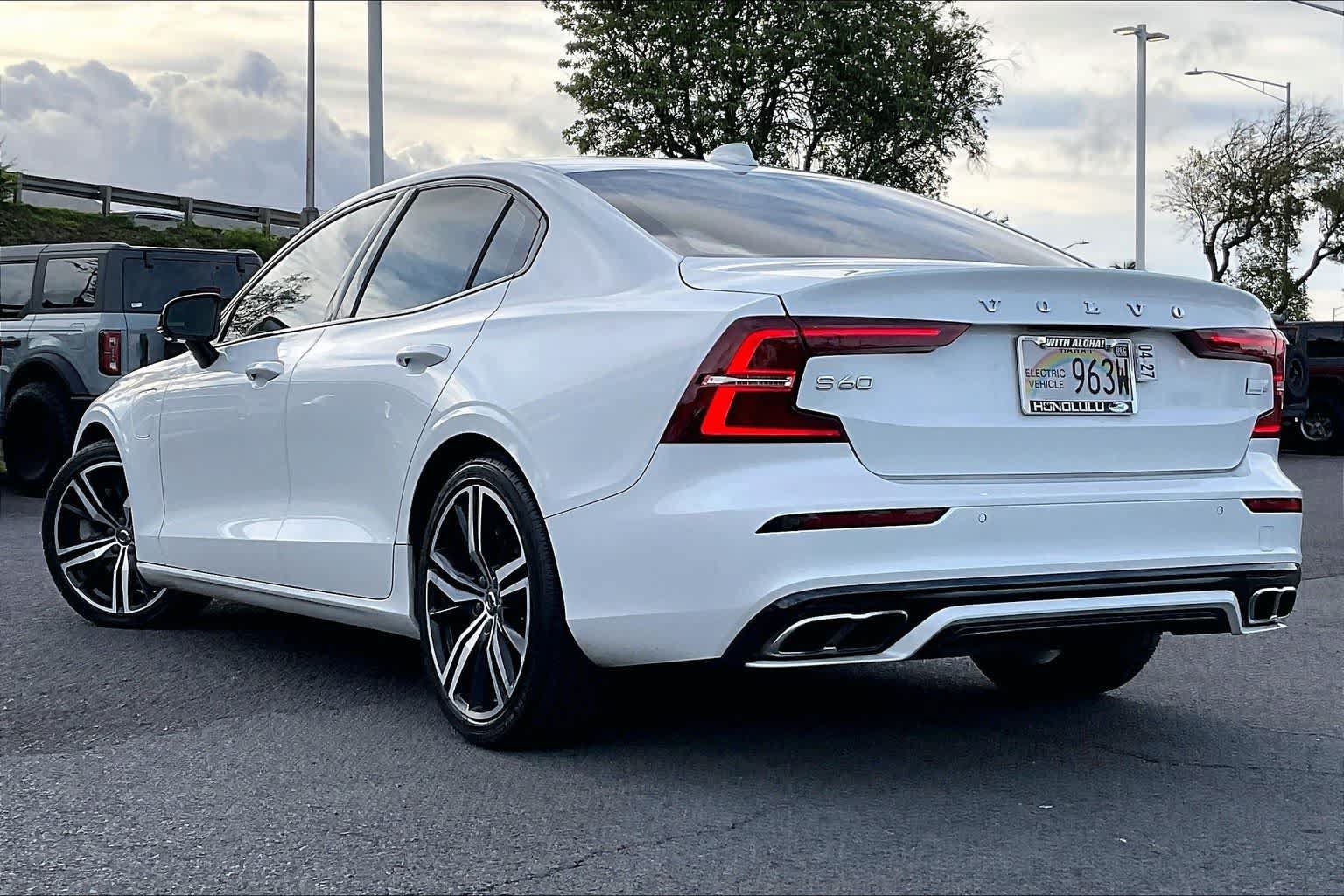Used 2021 Volvo S60 T8 R-Design Expression w/ Advanced Package AWD/4WD image 4