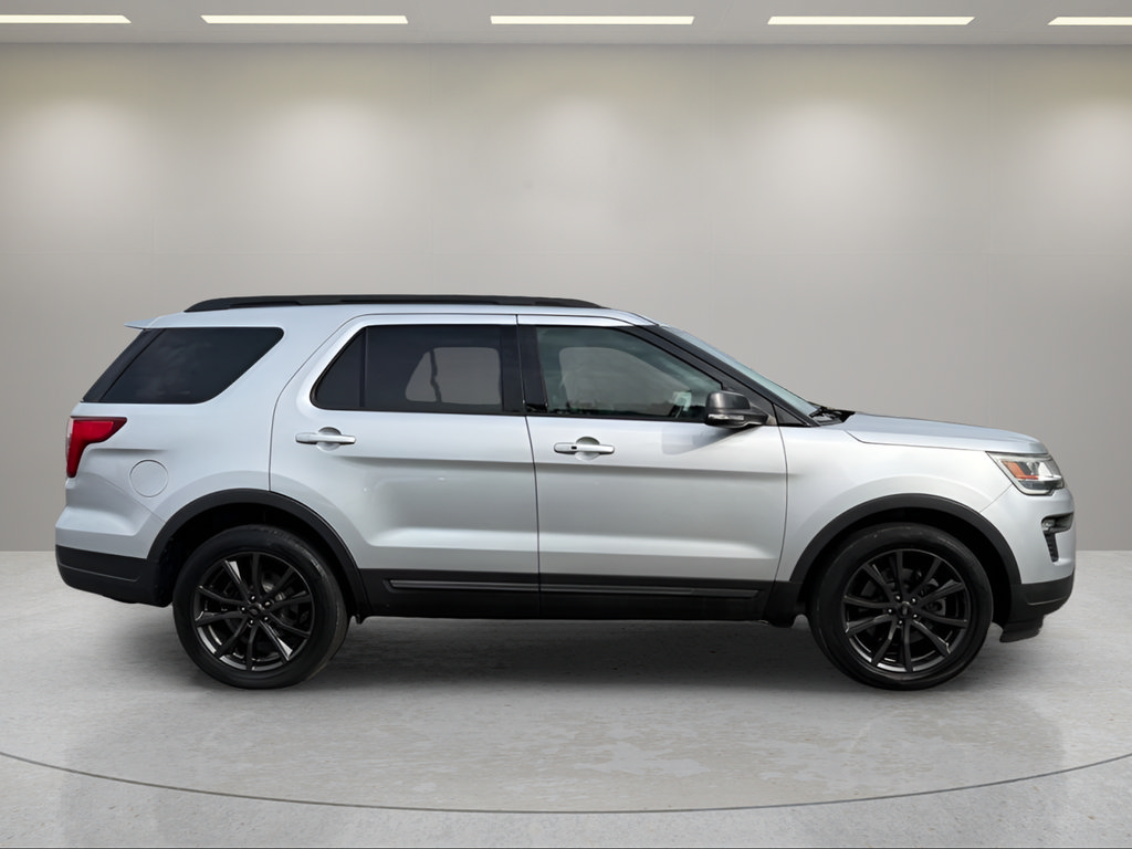 Certified 2019 Ford Explorer XLT w/ Equipment Group 202A AWD/4WD image 9