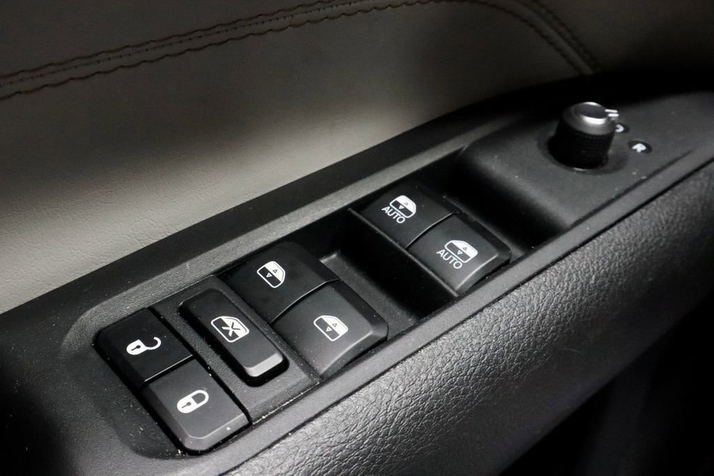 Used 2023 Jeep Compass Limited AWD/4WD image 25