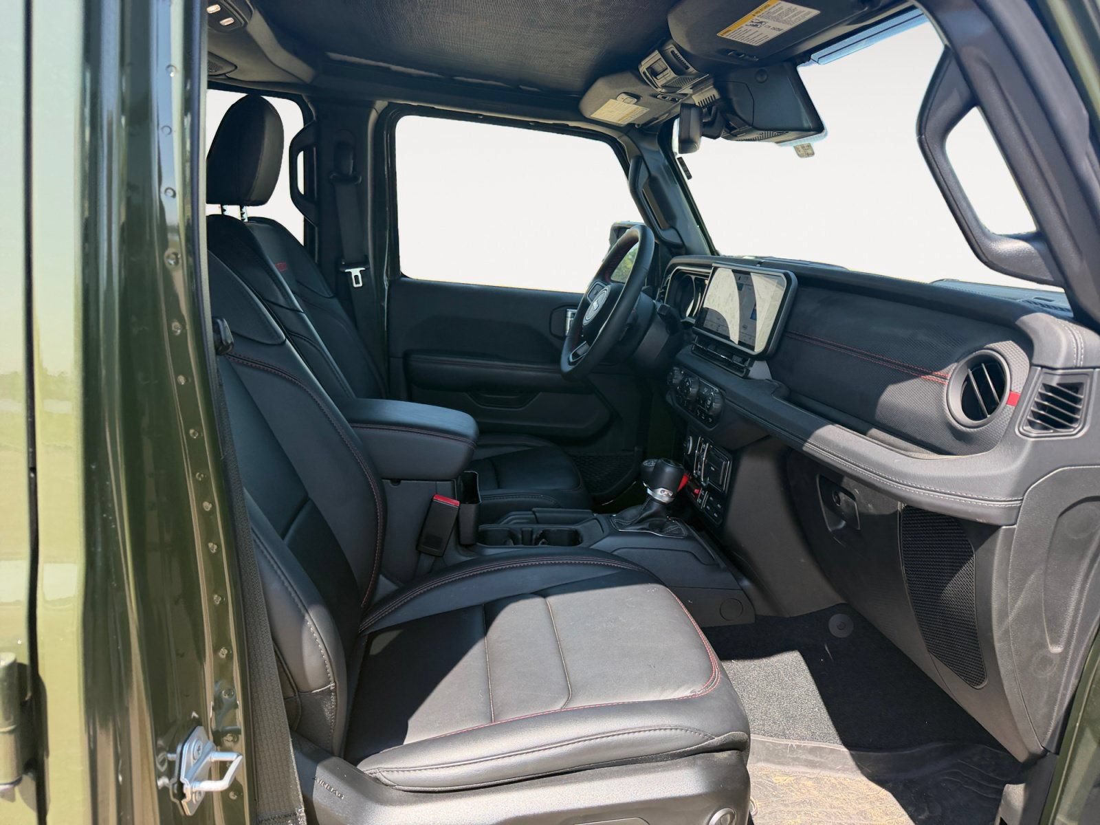 Used 2024 Jeep Wrangler Unlimited Rubicon AWD/4WD image 15