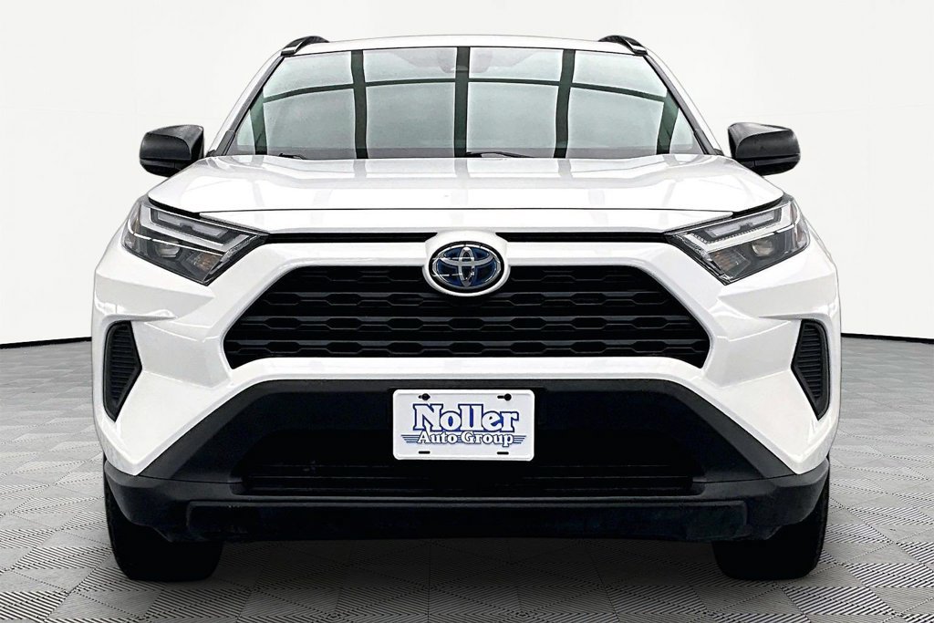 Used 2023 Toyota RAV4 LE AWD/4WD image 3