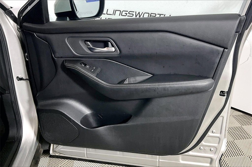 Used 2024 Nissan Rogue SV image 19