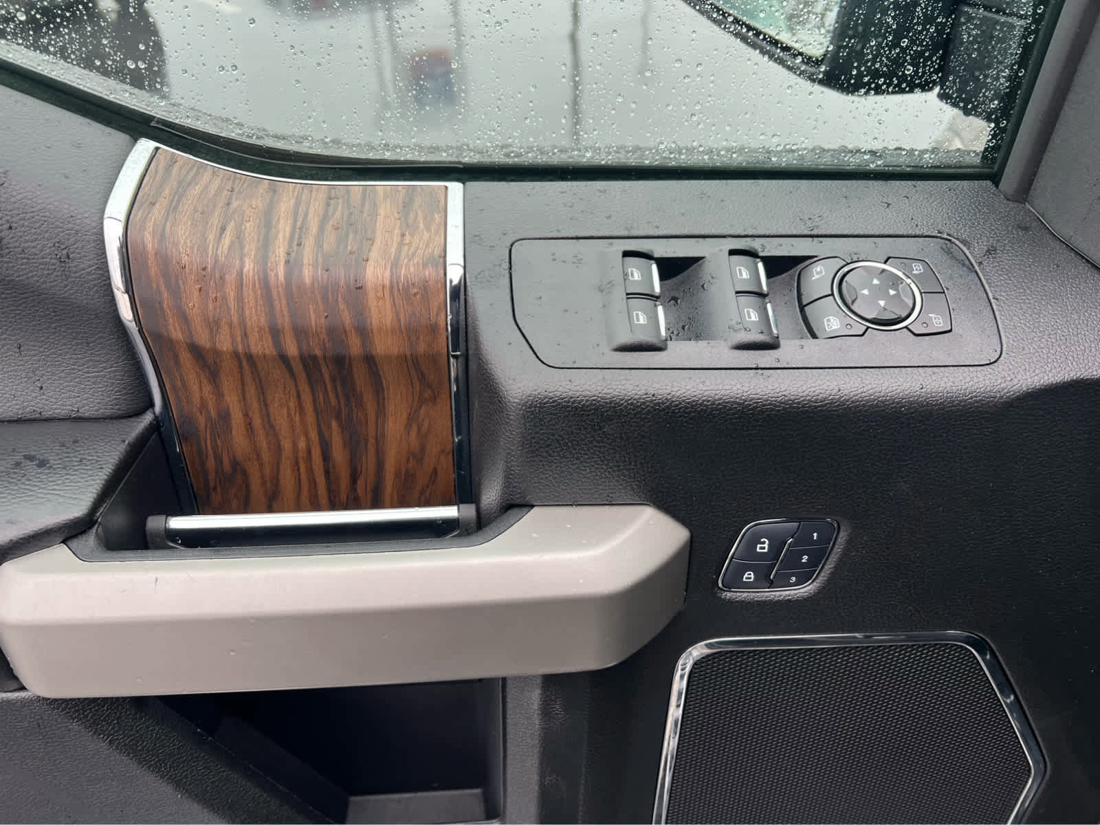 Certified 2018 Ford F150 Lariat w/ Equipment Group 502A Luxury image 31