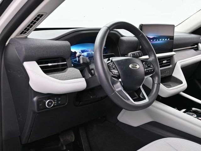 Certified 2025 Ford Explorer Platinum w/ Ultimate Package image 14