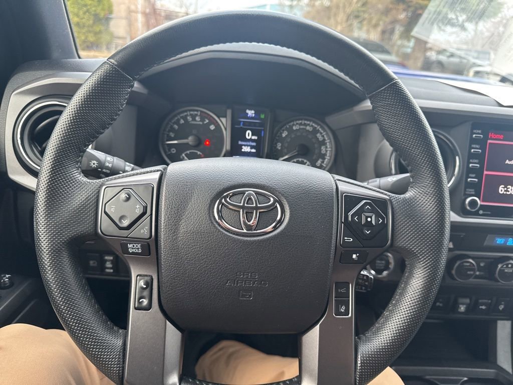 Used 2022 Toyota Tacoma TRD Sport w/ Technology Package AWD/4WD image 18