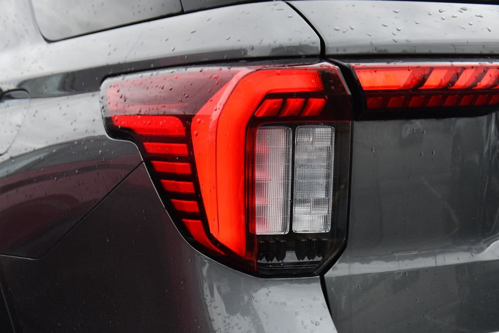 Certified 2025 Ford Explorer Active w/ Active Comfort Package AWD/4WD image 39