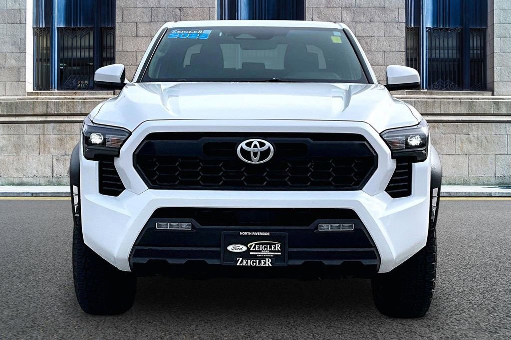 Used 2025 Toyota Tacoma TRD Off-Road AWD/4WD image 3