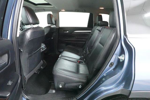 Used 2019 Toyota Highlander XLE AWD/4WD image 29