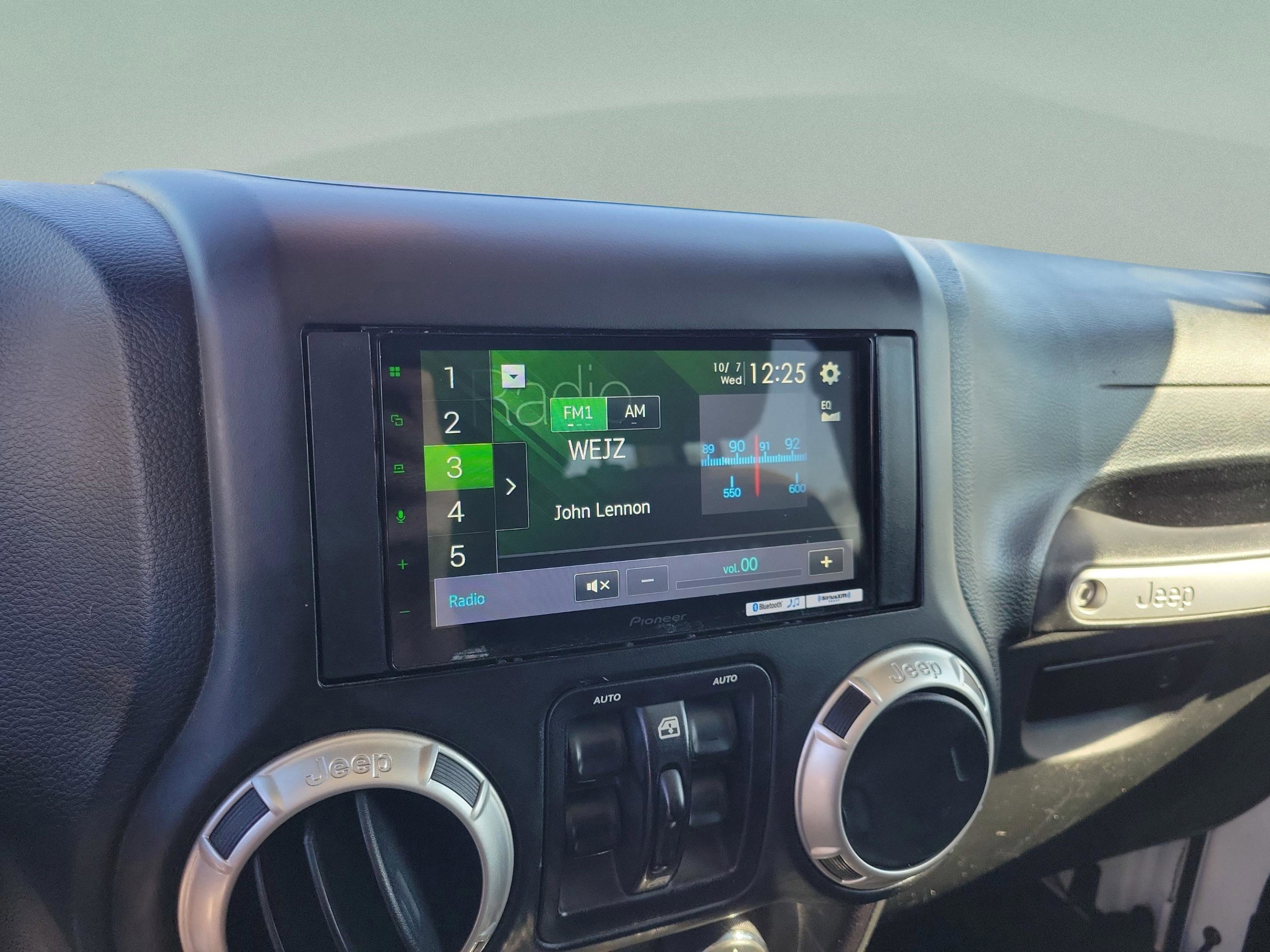 Used 2017 Jeep Wrangler Unlimited Sahara w/ Max Tow Package image 12