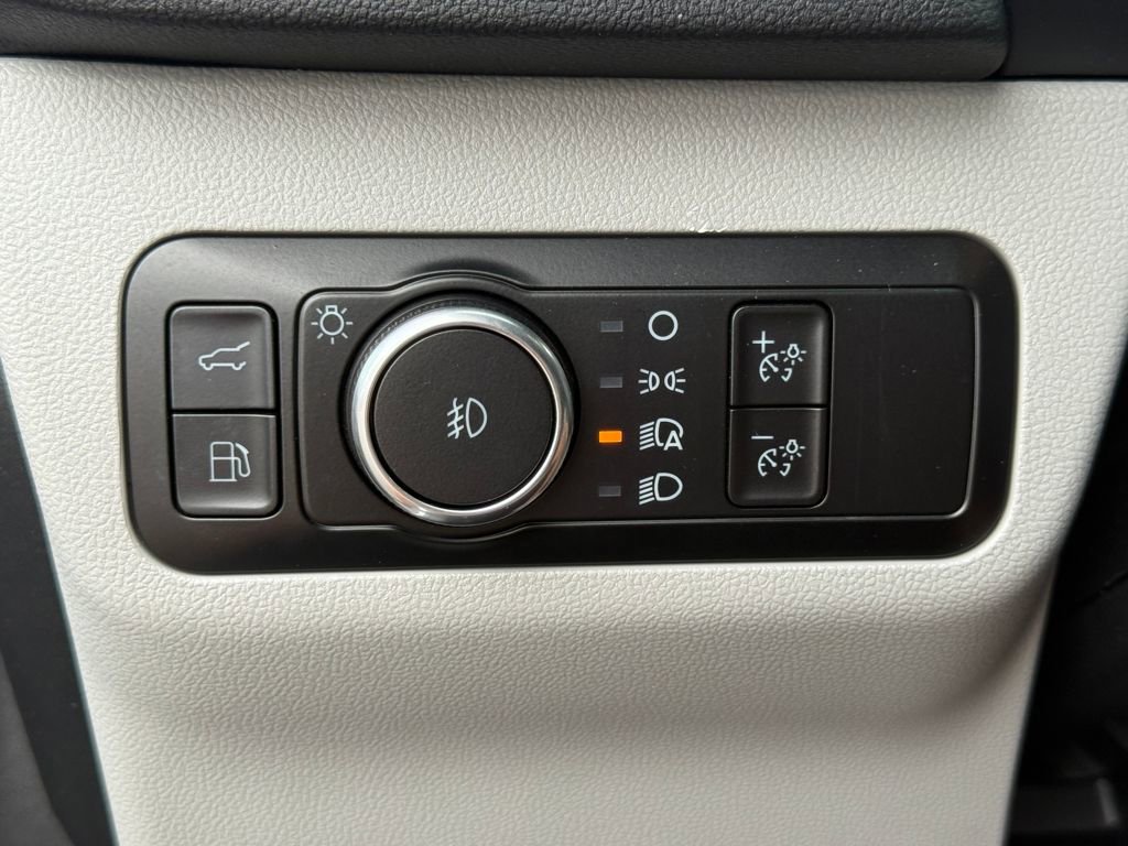 Certified 2023 Ford Escape SE w/ PHEV Premium Package image 23