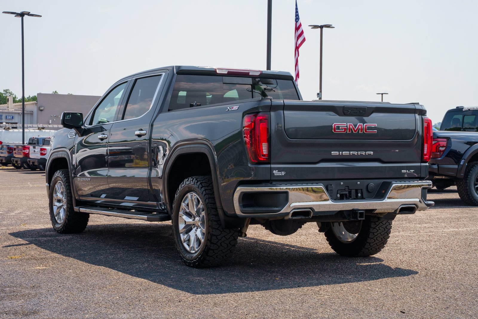 Used 2021 GMC Sierra 1500 SLT AWD/4WD image 5