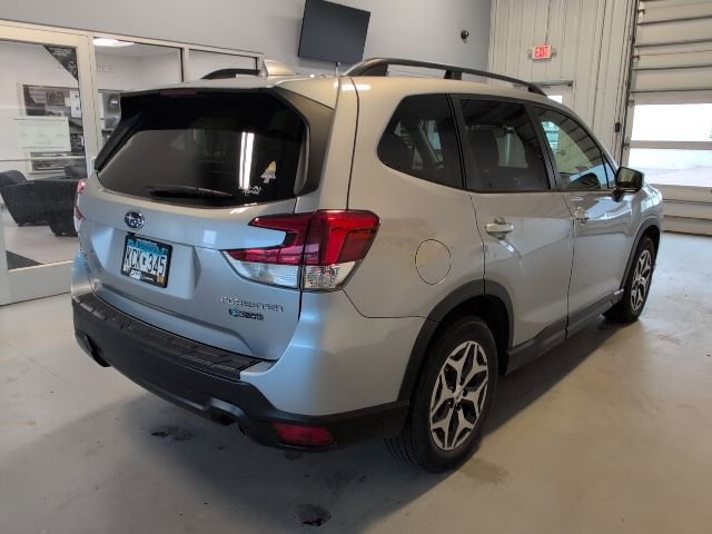 Used 2019 Subaru Forester Premium AWD/4WD image 5