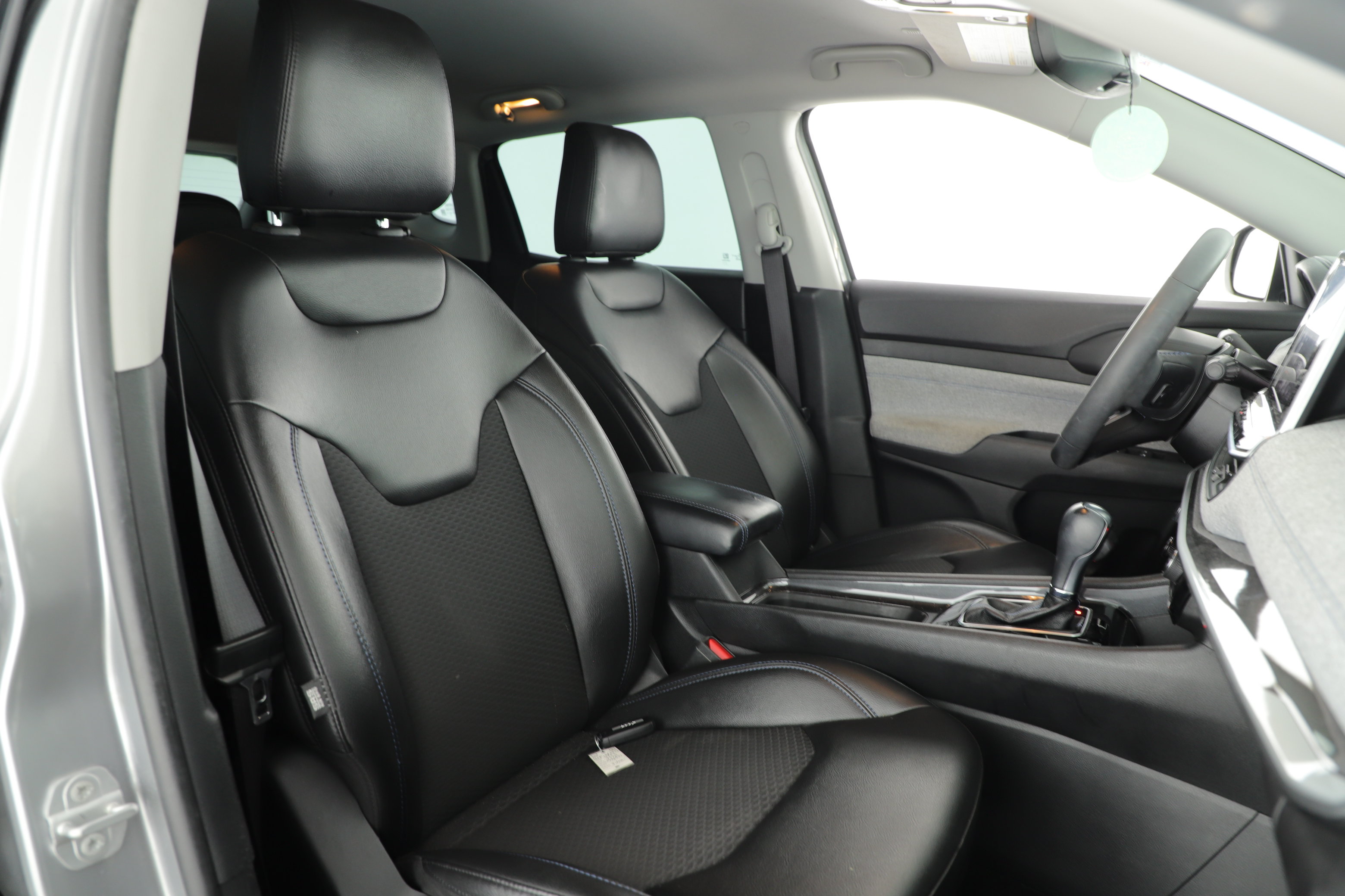 Used 2022 Jeep Compass Latitude FWD image 13