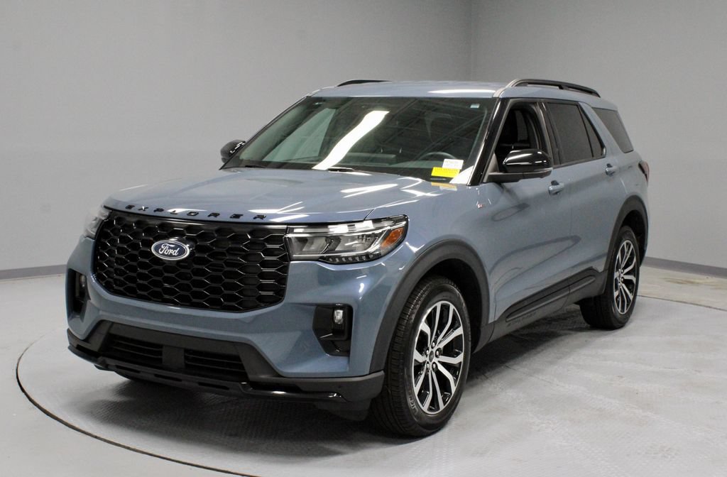 Certified 2025 Ford Explorer ST-Line AWD/4WD image 8