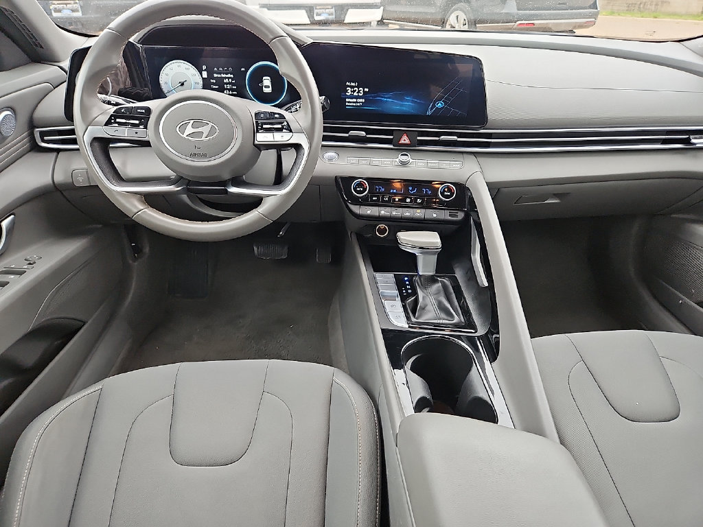 Used 2025 Hyundai Elantra SEL FWD image 15