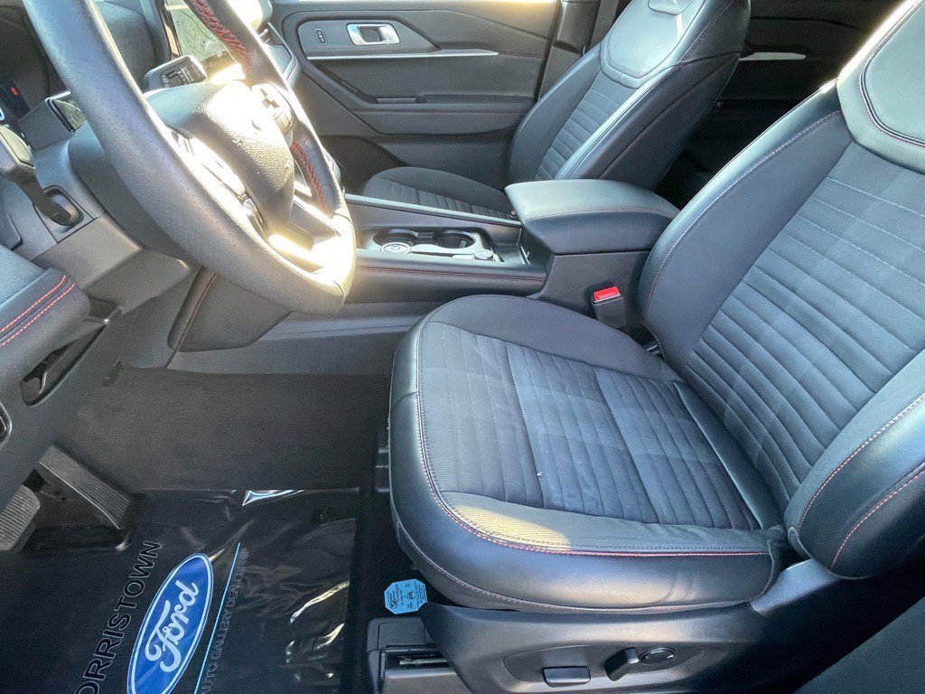 Certified 2025 Ford Explorer ST-Line w/ ST-Line Street Pack image 16