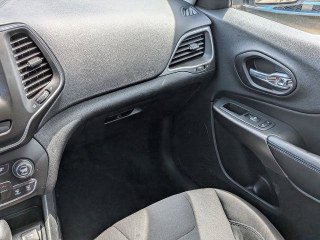 Used 2019 Jeep Cherokee Latitude w/ Popular Appearance Group FWD image 16