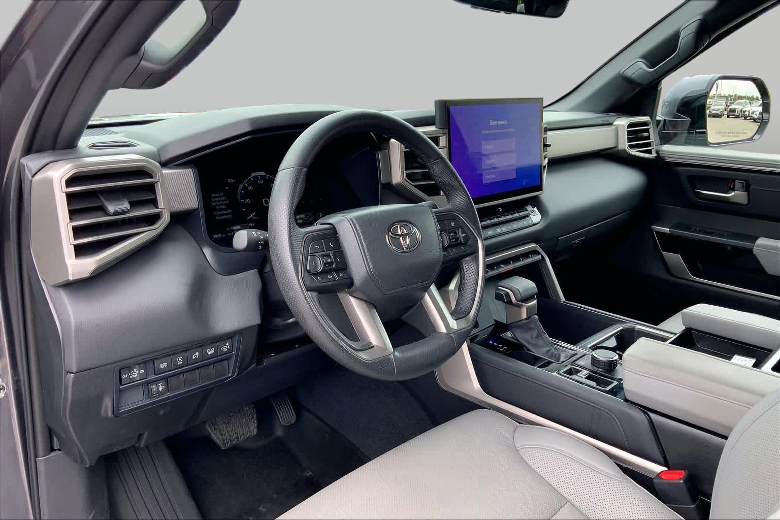 Used 2025 Toyota Tundra Limited AWD/4WD image 17